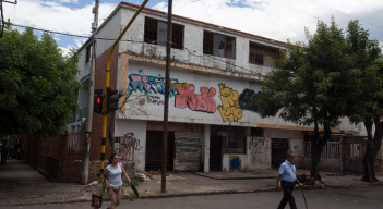 l inmueble ha sido vandalizado y desvalijado por completo.