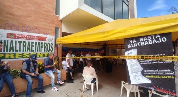 Funcionarios reclaman bonificación y otros derechos./ Foto La Opinión