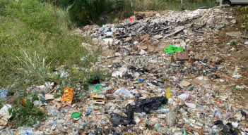 Los escombros y las quemas se evidencian en el sitio y ello agudizan la contaminación.