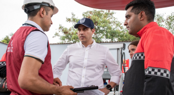 El secretario de Gobierno de Cúcuta, Miguel Castellanos (centro), lideró las diligencias en los establecimientos comerciales