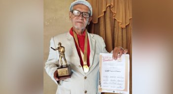 Juan ha recibido el premio del gran maestro de oro en el Congreso Nacional del Bambuco en Colombia 