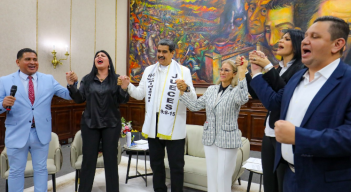 Maduro se reunió con líderes de la Iglesia Cristiana en Miraflores.