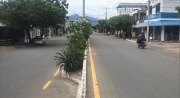 En la doble vía de Siglo XXI falta señalización y se han presentado muchos accidentes./ Foto: Nicolás Mojica 