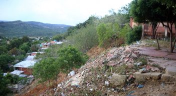 A la fecha, todavía hay viviendas en el sector a punto de desplomarse. 