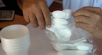 Los costos operativos de las fábricas de productos plásticos subirán, al migrar a insumos ecoamigables./ Foto Archivo
