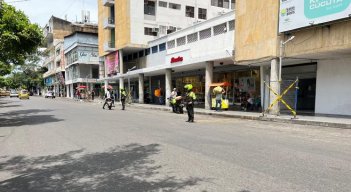 Buscan concienciar a los conductores sobre la importancia de utilizar correctamente los espacios designados para la transición vehicular. / Foto: Cortesía/ La Opinión  