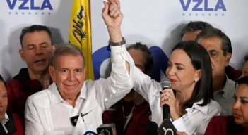 Mientras cientos de personas están en las calles de Venezuela rechazando la reelección de Nicolás Maduro Moros, el Gobierno de Perú, en cabeza de Dina Boluarte, confirmó que reconoce a Edmundo González como presidente electo.