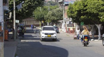El barrio hace parte de la Comuna 10. 