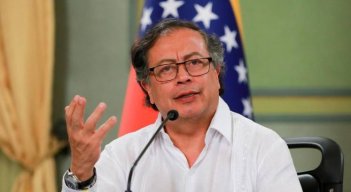 Desde un evento Piedecuesta, Santander, el mandatario se refirió marginalmente a la situación del vecino país.