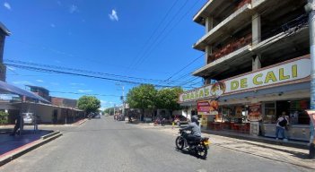 La avenida 5 de Ospina Pérez es uno de los corazones del comercio en la Comuna 7.