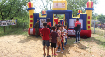 El Ejército llevó jornada recreativa a los niños de La Fortaleza.