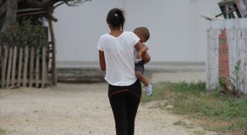 Cada minuto cuatro niñas latinoamericanas son madres. Foto El Universal