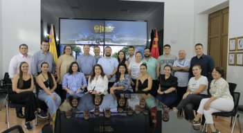 La Gobernación, usuarios y directivos de la Zona Franca se comprometieron a sacar adelante esta organización comercial.