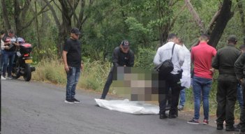 El cuerpo fue envuelto en una sábana y estaba atado de pies y manos.