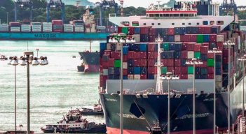 La vía interoceánica de 80 kilómetros, construida por Estados Unidos y traspasada a Panamá en 1999, transformó la navegación y el comercio mundial. 