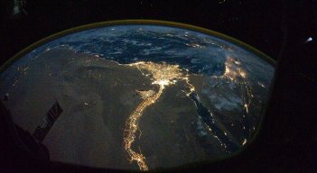 Vista nocturna del Delta del Río Nilo visto desde la Estación Espacial Internacional NASA