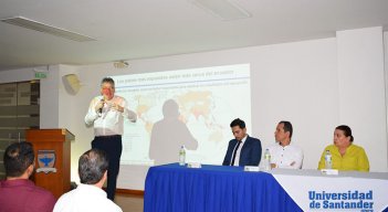 El exministro de Hacienda y de Minas y Energía, Mauricio Cárdenas, ofreció en Cúcuta la conferencia ‘Transición energética y descarbonización’./ Foto Cortesía