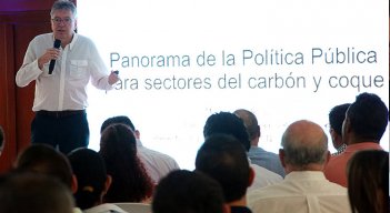 El exministro Mauricio Cárdenas participó en un conversatorio organizado por los empresarios del carbón./ Foto Carlos Ramírez-La Opinión