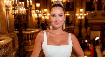 La ex Señorita Colombia fue la primera representante del país en desfilar en una pasarela de la compañía de cosméticos y belleza.
