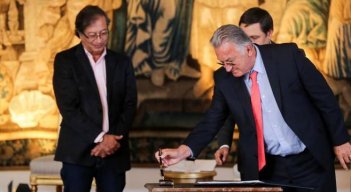 La inesperada renuncia de Dagoberto Quiroga, superintendente de Servicios Públicos, abre una polémica sobre presiones en el sector energético y supuesta intervención indebida.