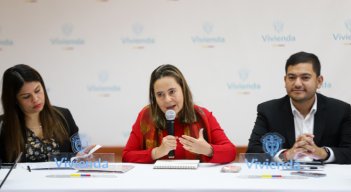Ministra de Vivienda, Helga Rivas (centro). / Foto: Colprensa