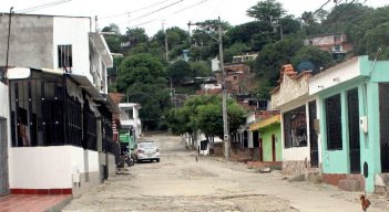 Según la comunidad, algunos sectores del barrio fueron tomados con lugares donde roban y consumen drogas. / Foto: Carlos Ramírez.