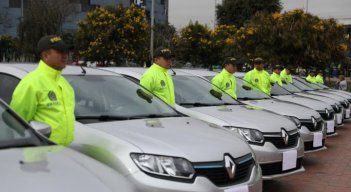 La entrega de los vehículos se cumplió ayer en la Plaza de Banderas/Foto cortesía