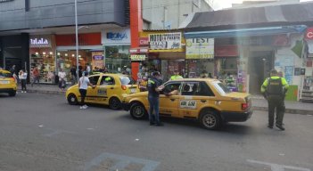 Taxistas asociados le reclamaron al alcalde por la persecución que les tienen y no los deja trabajar/Foto Carlos Ramírez/La Opinión