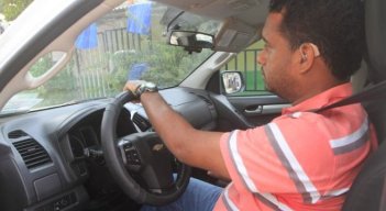 La comunidad sorda tuvo que esperar más de 10 años, para que les aprobaran la licencia de conducción.  / Foto: Cortesía / La Opinión 