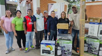 Entrega de dotación a comunales