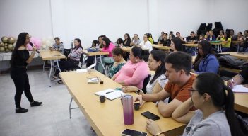 70 docentes hicieron del foro sobre la educación para la construcción de paz. / Foto: Carlos Ramírez.