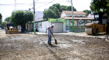 Así van los trabajos de recuperació de la malla vial en El Contento. 