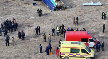 El avión de Azerbaijan Airlines tras el grave suceso. 