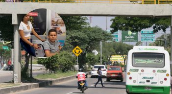 Arturo Pérez es un fotógrafo al que su vida le cambió luego de que le propinaran un balazo, quedando en silla de ruedas.