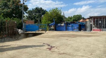 En el canal de aguas lluvias del sector El Tunal fue baleado Jairo Stiven Bayona, mientras se encontraba presuntamente consumiendo sustancias alucinógenas con unos amigos.