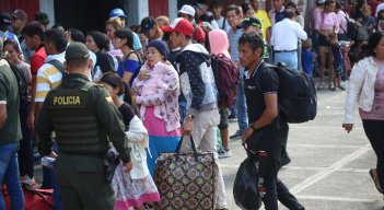 Desplazados colombianos y migrantes llegaron a Cúcuta buscando el apoyo de entidades municipales, gubernamentales y diferentes organizaciones.  /  Foto: Carlos Ramírez / La Opinión.