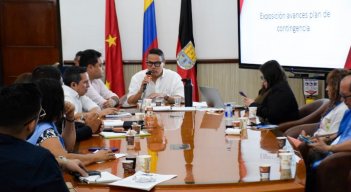 El alcalde Jorge Acevedo preside una reunión de seguimiento de la entrega de ayudas/Foto Cortesía