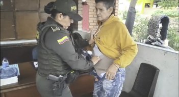 Gladys Agudelo López presuntamente tendría 5 kilos de estupefacientes pegados alrededor de su cuerpo.