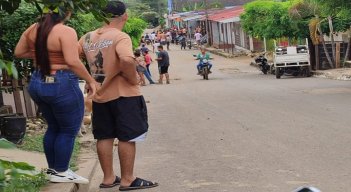 Una mujer resultó herida de bala en una de sus piernas. 