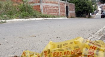 : En el lugar quedó un hilo de sangre de la víctima, las autoridades inmovilizaron la motocicleta y adelantan la investigación respectiva para dar con los asesinos.