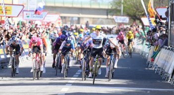 El británico Matthew Brennan ganó la quinta etapa.