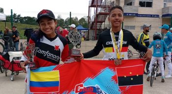 Camila De La  Hoz (izquierda) y Danilo Rodríguez bicicrosistas cucuteños.