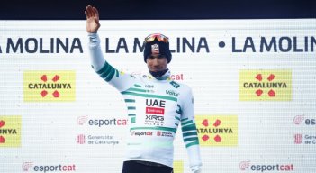 El español Juan Ayuso se impuso en la primera etapa de montaña.