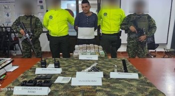 En los siete allanamientos, la Policía y el Ejército se incautaron de una pistola, dos cargadores y 56 balas.