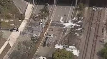 Tragedia aérea: Tres muertos dejó caída de avioneta sobre una calle en Boca Ratón. / Foto: Cortesía.