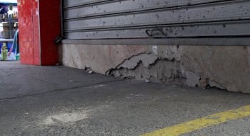 La detonación de una granada ocasionó daños a dos locales