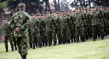 MILITARES-ESCUELA