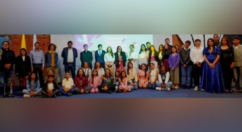 Como antesala a la inauguración de la Feria Internacional del Libro de Bogotá, FilBo 2025, se anunciaron los ganadores del certamen literario que recogió cuentos, crónicas y ensayos inspirados en historias de paz y reconciliación.