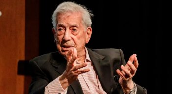  Escritor y premio nobel de literatura, Mario Vargas Llosa