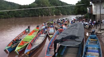 Transporte fluvial en Tibú. 